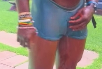 IShowSpeed Desnudo Pene a Través de Pantalones Mojados