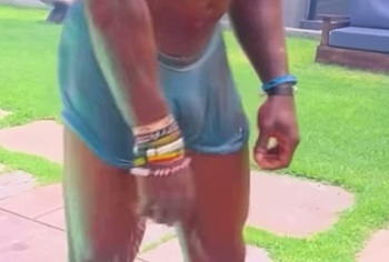 IShowSpeed Desnudo Pene a Través de Pantalones Mojados