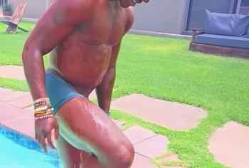 IShowSpeed Desnudo Pene a Través de Pantalones Mojados