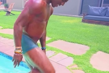 IShowSpeed Desnudo Pene a Través de Pantalones Mojados