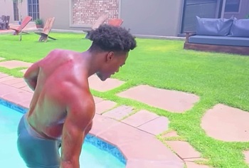 IShowSpeed Desnudo Pene a Través de Pantalones Mojados