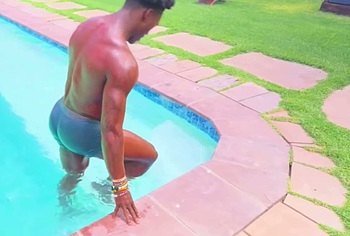 IShowSpeed Desnudo Pene a Través de Pantalones Mojados