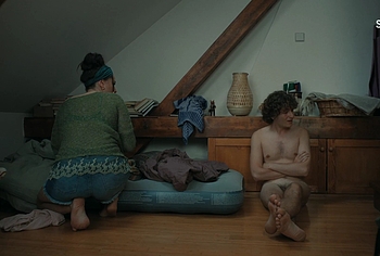 Odin Romanus escenas desnudo en Leva Lite