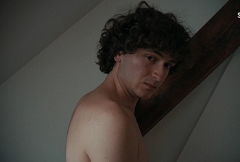 Odin Romanus escenas desnudo en Leva Lite