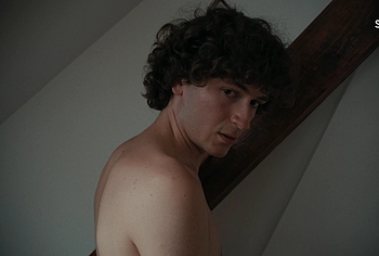 Odin Romanus escenas desnudo en Leva Lite