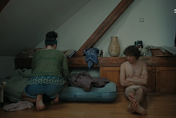 Odin Romanus escenas desnudo en Leva Lite