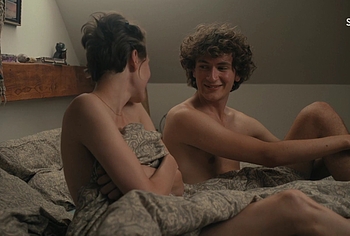 Odin Romanus escenas desnudo en Leva Lite