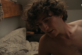 Odin Romanus nude scenes in Leva Lite