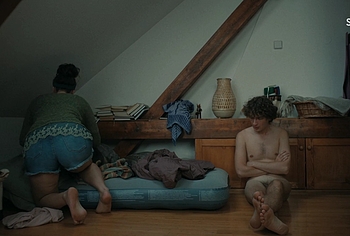 Odin Romanus escenas desnudo en Leva Lite