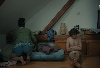 Odin Romanus escenas desnudo en Leva Lite