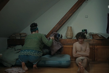 Odin Romanus escenas desnudo en Leva Lite