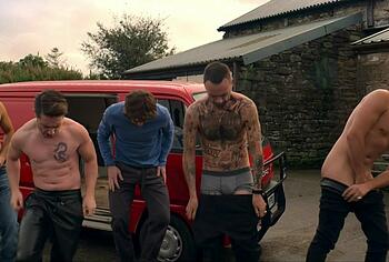 Joseph Gilgun Desnudo en Brassic