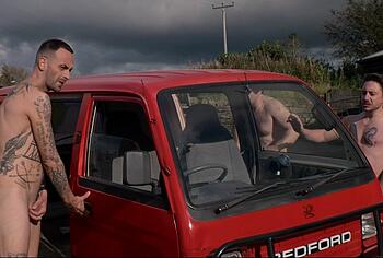 Joseph Gilgun Desnudo en Brassic