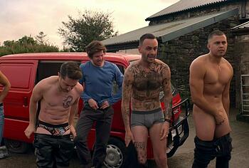 Joseph Gilgun Desnudo en Brassic
