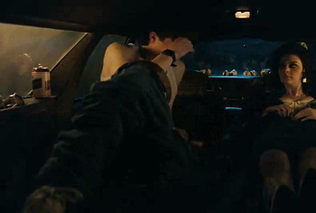 Escenas de Jack Champion en ropa interior y bulto en 'Everything's Going to Be Great'