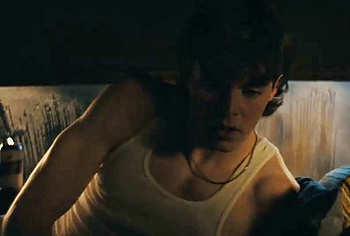 Escenas de Jack Champion en ropa interior y bulto en 'Everything's Going to Be Great'