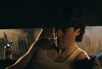 Escenas de Jack Champion en ropa interior y bulto en 'Everything's Going to Be Great'