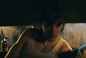 Escenas de Jack Champion en ropa interior y bulto en 'Everything's Going to Be Great'