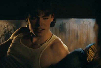 Escenas de Jack Champion en ropa interior y bulto en 'Everything's Going to Be Great'