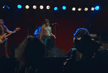 Ewan McGregor frontal nude in Velvet Goldmine