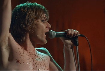 Ewan McGregor frontal nude in Velvet Goldmine