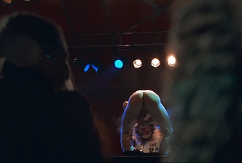 Ewan McGregor frontal nude in Velvet Goldmine