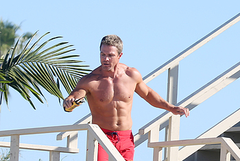 Stephen Amell Shirtless Cock Bulge Pics