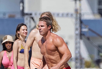 Stephen Amell Shirtless Cock Bulge Pics