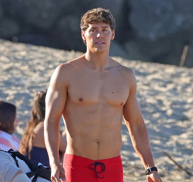 Noah Beck shirtless