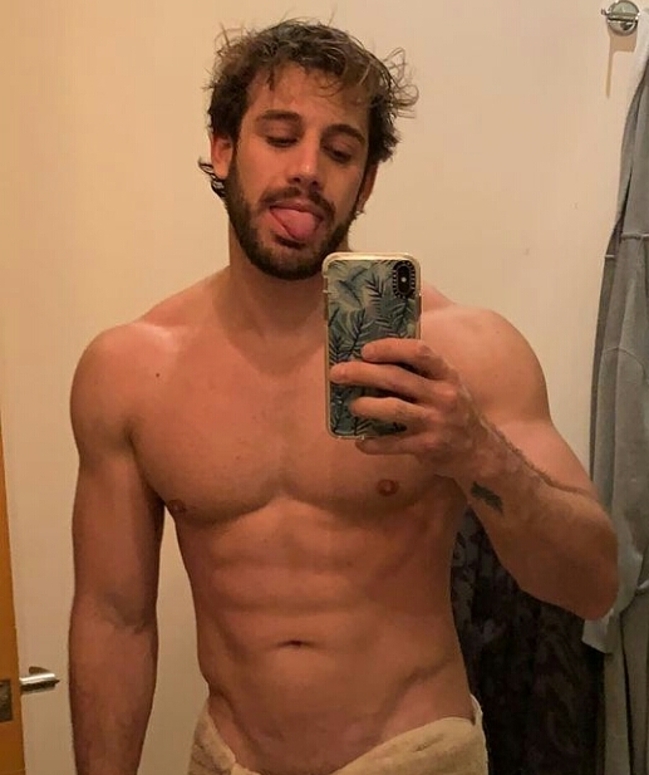 Lambda Garcia nude selfie