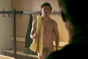 Jannik Schumann frontal nude