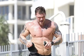 Alan Ritchson shirtless and underwear pics