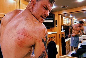 Alan Ritchson shirtless and underwear pics
