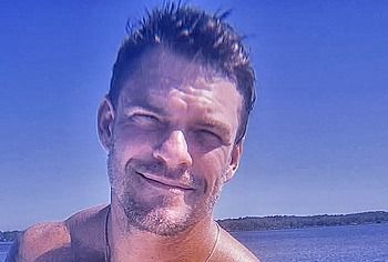 Alan Ritchson shirtless and underwear pics