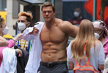 Alan Ritchson shirtless and underwear pics