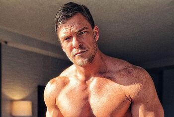 Alan Ritchson shirtless and underwear pics