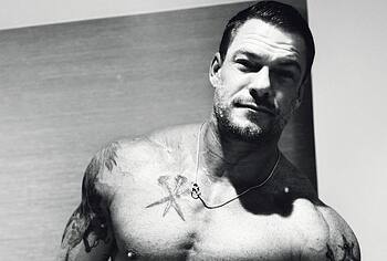 Alan Ritchson shirtless and underwear pics