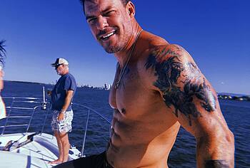 Alan Ritchson shirtless and underwear pics