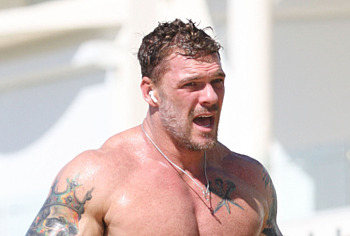 Alan Ritchson penis bulge