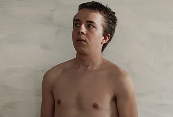 Ed Oxenbould nude and underwear in Head South