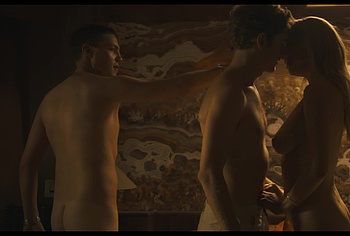 Julian Morris frontal nude in Donkey Punch