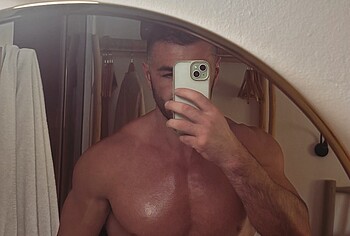 David Tag Cock Bulge Moment and Hot Underwear Pics