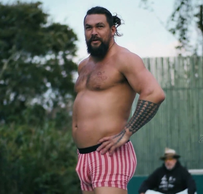 Jason Momoa penis bulge