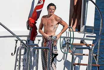 Yungblud shirtless