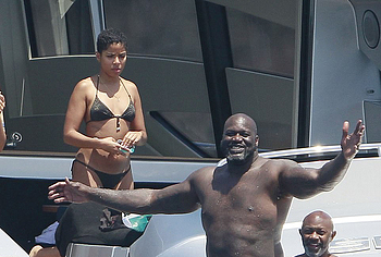 Shaquille ONeal Shows Off Nude Dick During Pee On A Yacht