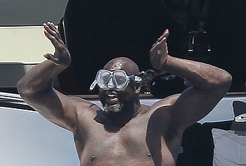 Shaquille ONeal Shows Off Nude Dick During Pee On A Yacht
