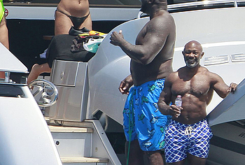 Shaquille ONeal Shows Off Nude Dick During Pee On A Yacht