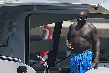 Shaquille ONeal Shows Off Nude Dick During Pee On A Yacht