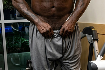 Shaquille ONeal Shows Off Nude Dick During Pee On A Yacht