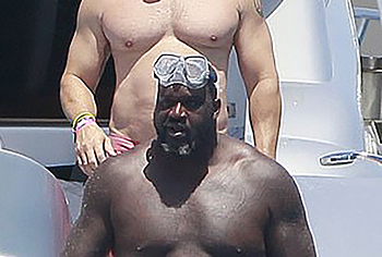 Shaquille ONeal Shows Off Nude Dick During Pee On A Yacht